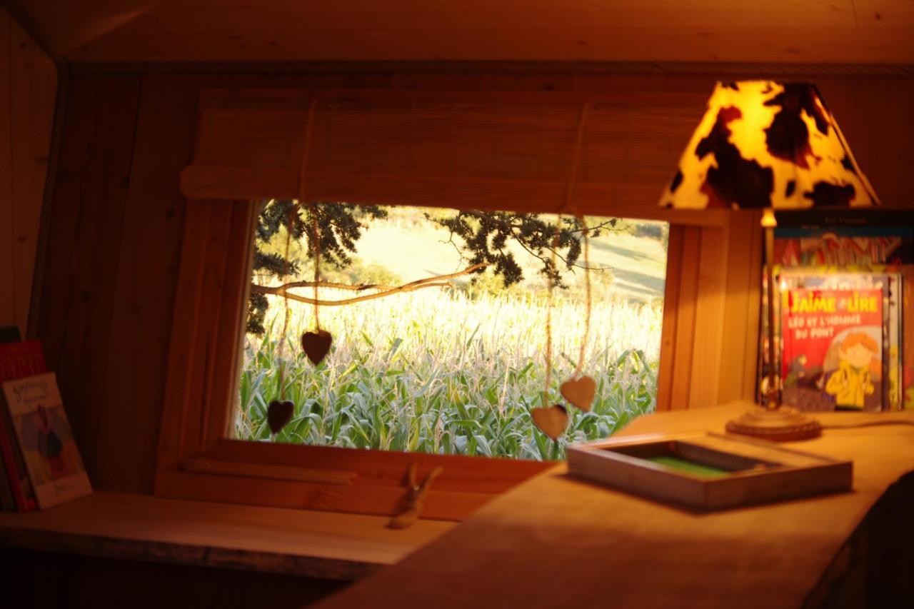 Domaine Des Grands Cedres Bed & Breakfast Cordelle Room photo